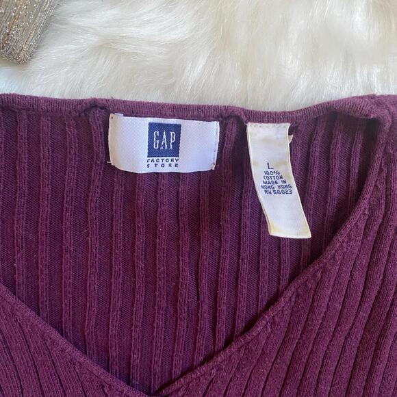 GAP Factory Store Ribbed V-Neck Sweater Size Large - Picture 2 of 2